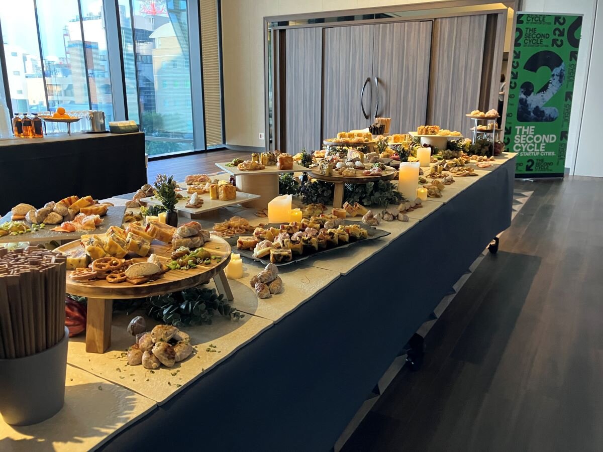 Cross Loungeにセッティングされたお料理