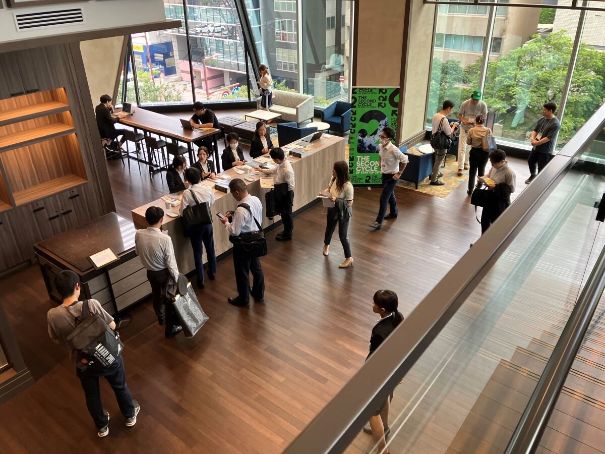 受付のあるEntrance Lobbyにて歓談される様子