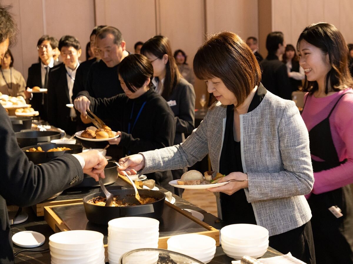 懇親会:豊富なメニューを楽しめるブッフェ