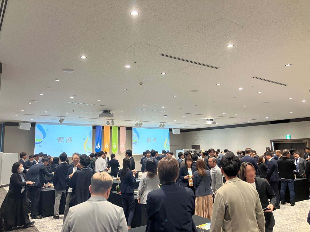 Link Room1 懇親会での歓談風景