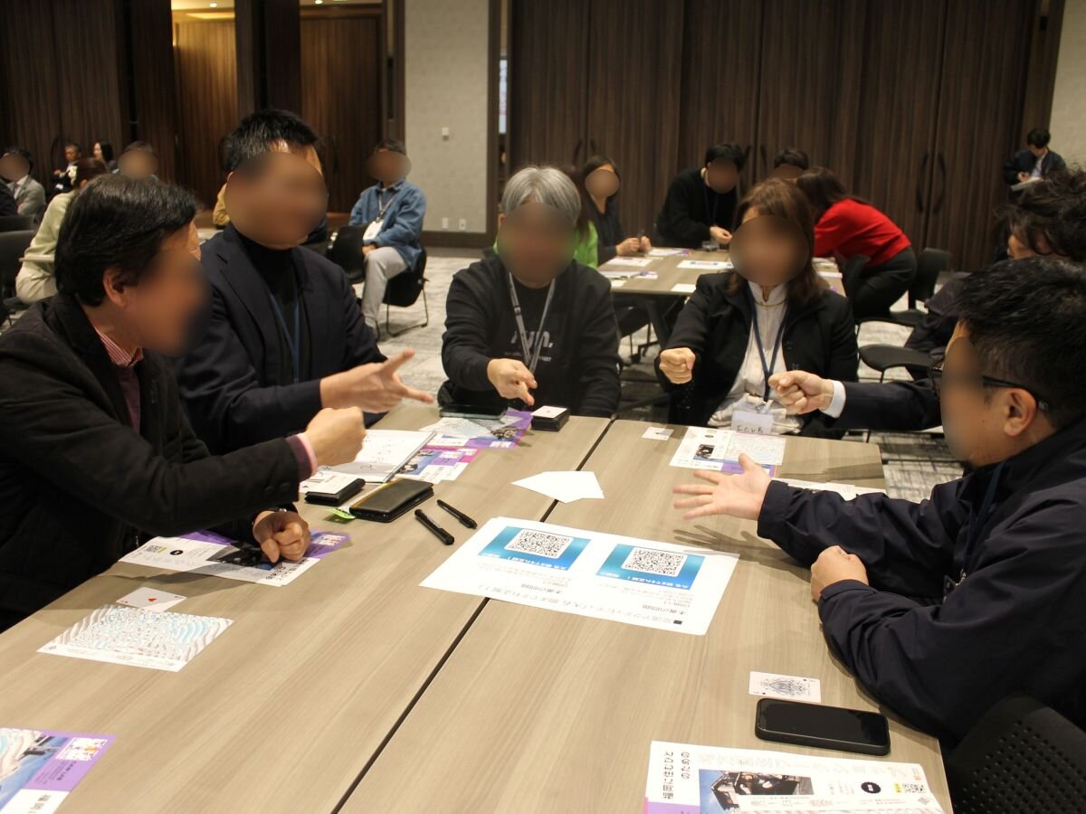 グループに分かれての交流アクティビティ