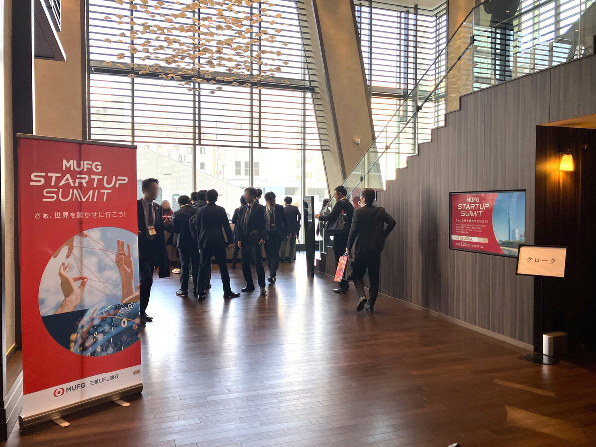 3F Entrance Lobby｜貸切時は常設モニターにオリジナル画像を表示可能