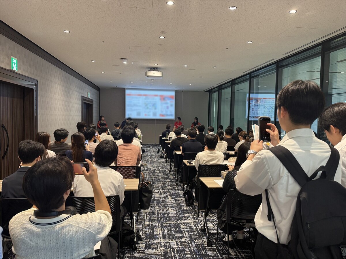 Dialogue Room 1｜企業コラボ説明会を実施。企業理解を深めるプログラムを展開
